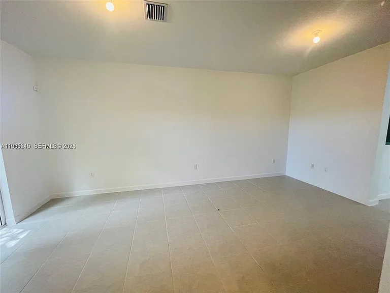 1695 SE 27th Rd #1695 — Photo 4