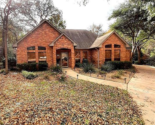 2nd image of 1209 Woodmoor Ct