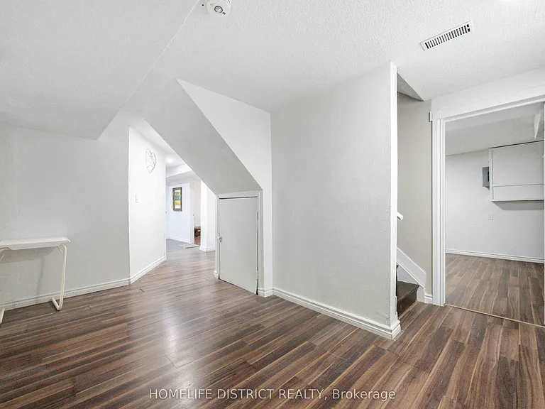 579 Sheppard Ave — Photo 14
