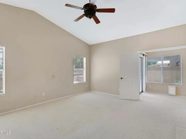 1075 N Saguaro St — Photo 15