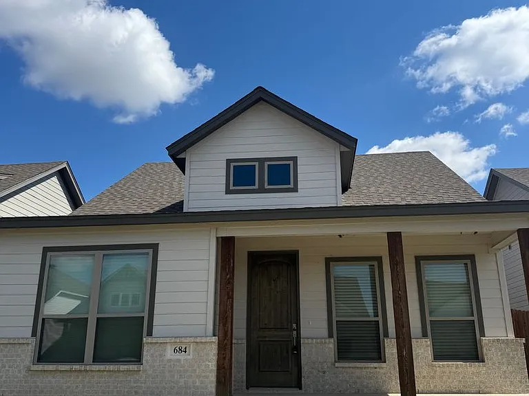 684 The Cottages Dr — Photo 1