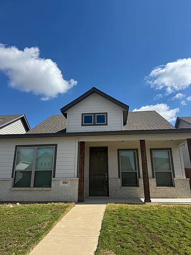 684 The Cottages Dr Photo 1
