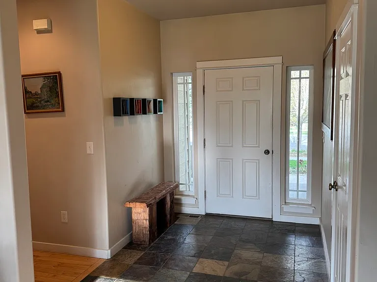 3156 Hillcrest Dr — Photo 2