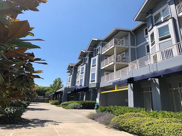 Island Crossings Condominiums