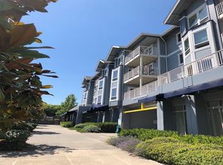 10795 Skinner Rd NE, Bainbridge Island, WA 98110