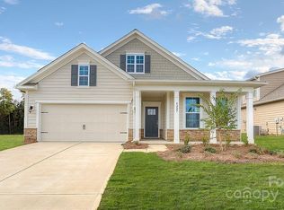 433 Fox Cove Rd, Hendersonville, NC 28792