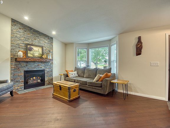 3rd image of 9907 NE 104th Ct