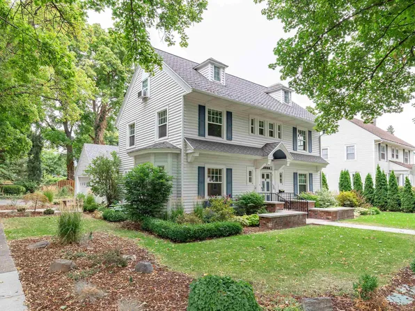 604 E 3rd St, Moscow, ID 83843