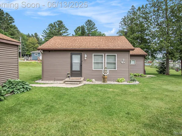 8515 Old State Ave, Farwell, MI 48622