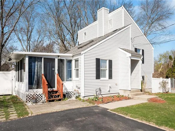 251 Mendon Rd, Woonsocket, RI 02895