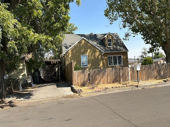 3rd image of 904 Evans St