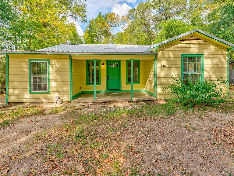 816 Ogden St — Photo 1