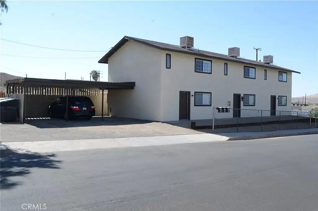2 bed, 1.5 bath, 3300 sqft, $1,550 — Photo 1
