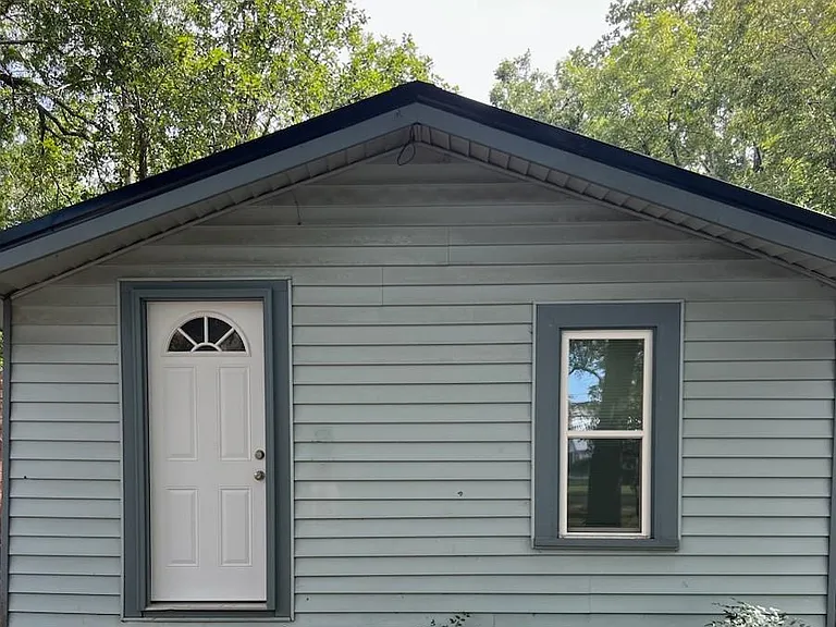 203 Mountain St NE — Photo 1