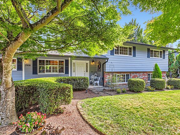 4th image of 2908 SE Laurelwood Dr