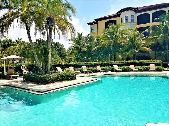 POOL SUNNING AREA