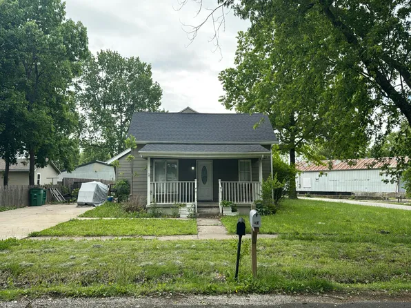 285 W Center St, Peculiar, MO 64078