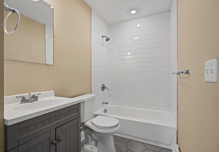 144 Inslee Pl #3R — Photo 3