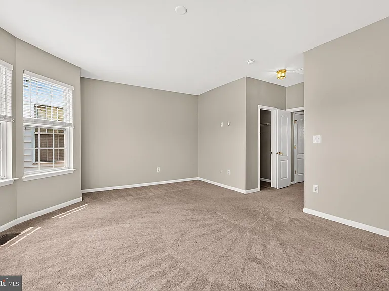 6805 Oregano Ln — Photo 36
