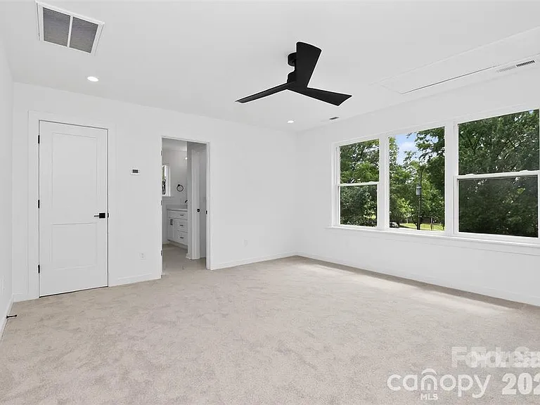 2716 Baltimore Ave — Photo 23