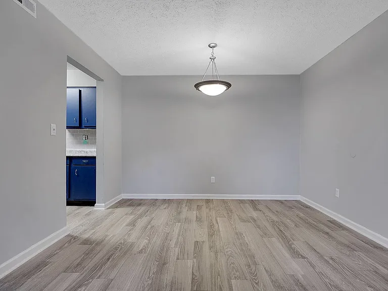Springhurst East Apartments — Photo 16