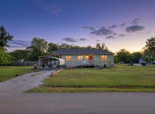 201 E 15th St, Mounds, OK 74047