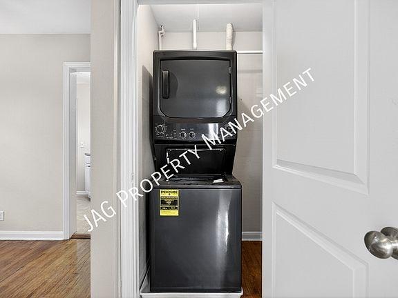 3rd image of 2761 Saint Johns Ave APT 1
