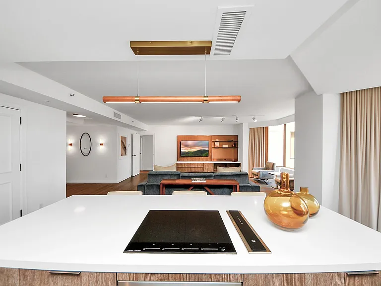 1300 Lamar St #S9 — Photo 32