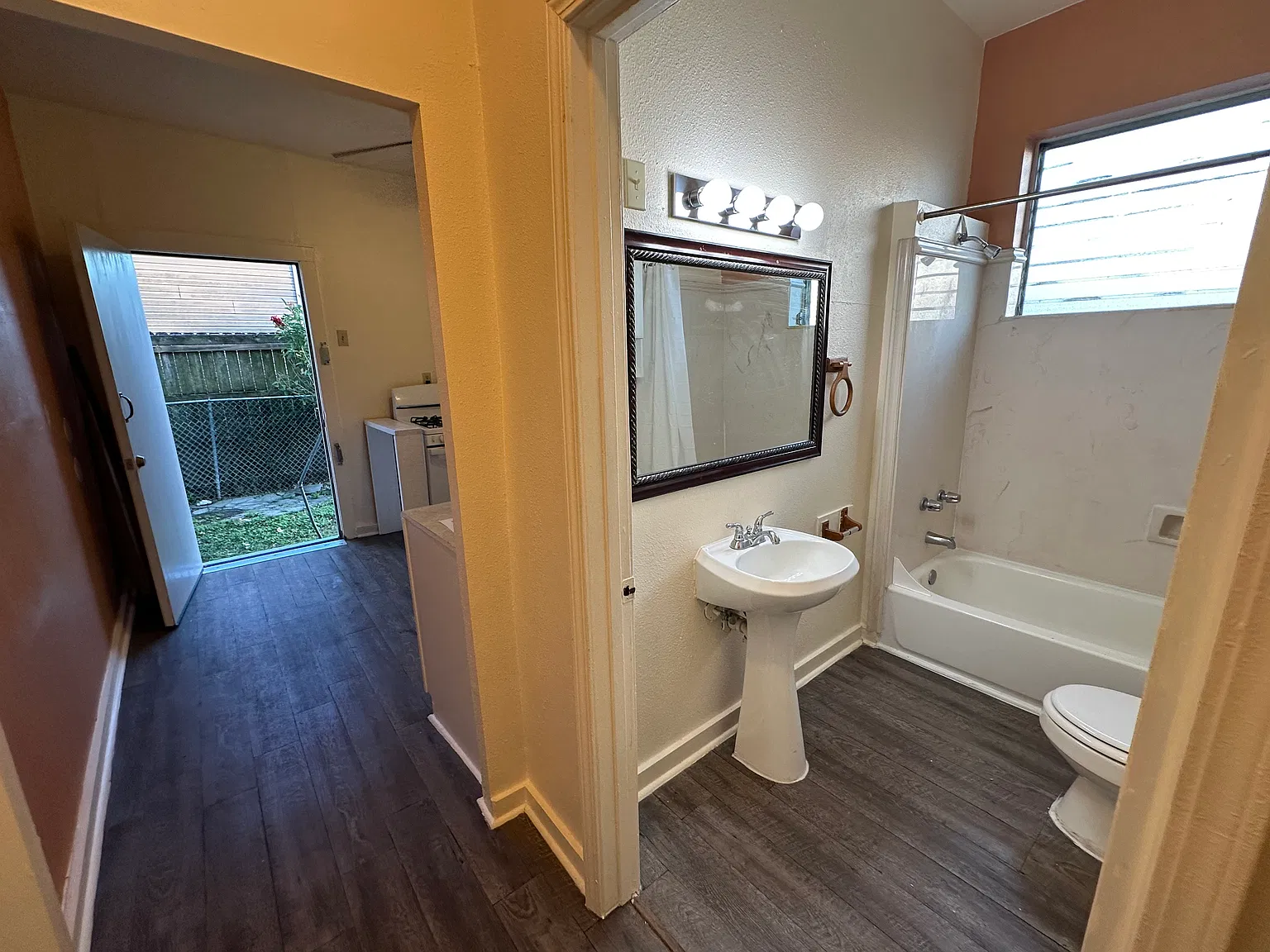 1 bed, $1,100 — Photo 4