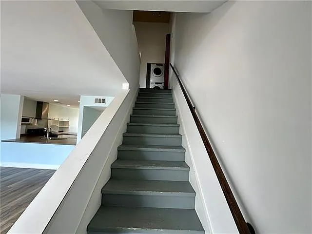 13 Lake Breeze Dr — Photo 12
