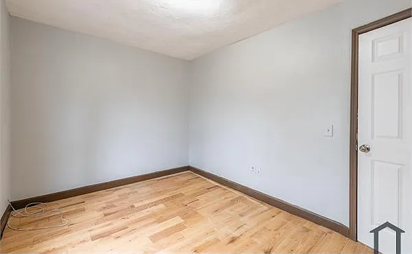 327 Saxton St #327 — Photo 16