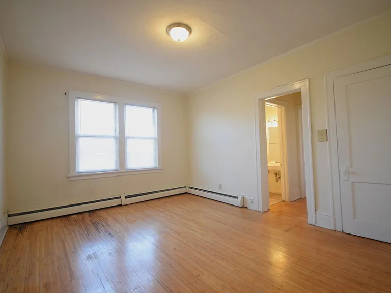 2121 Hennepin Ave S — Photo 6