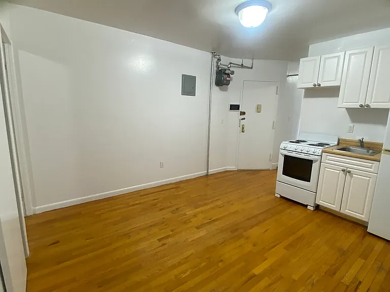 416 W 56th St #15 — Photo 4