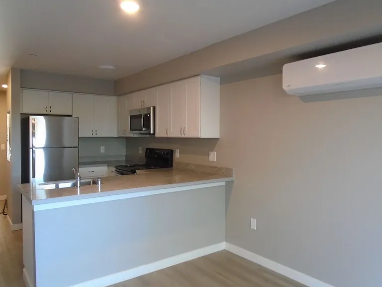 2401 Broadway St — Photo 15