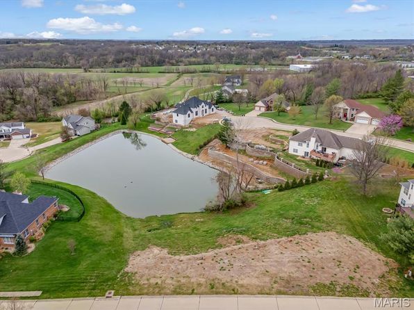3 Justin Dr, Columbia, IL 62236