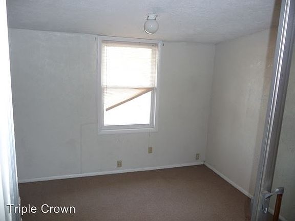5th image of 110 NE Cimarron Trl