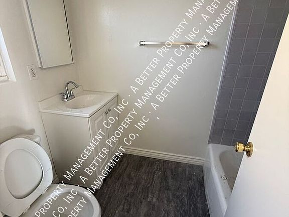 4th image of 218 Redondo Ave #1