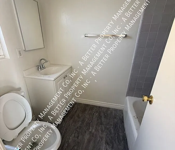218 Redondo Ave #1 — Photo 4