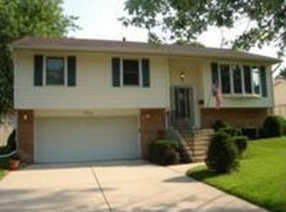 614 Oriole Dr, Streamwood, IL 60107