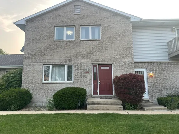 3022 Becker Dr APT B, Peru, IL 61354