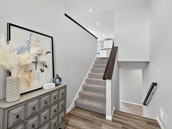 2nd image of 1316 Woods Rd NE