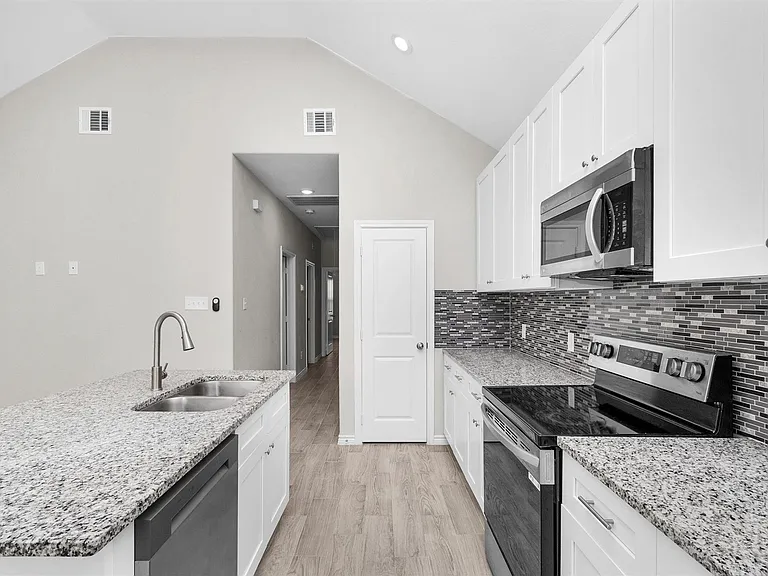 16706 E Hammon — Photo 11