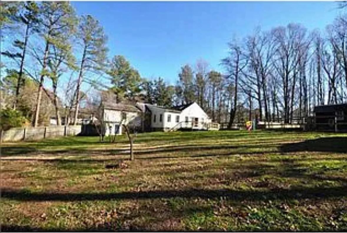 Building Photo - 300 Pagebrook Dr