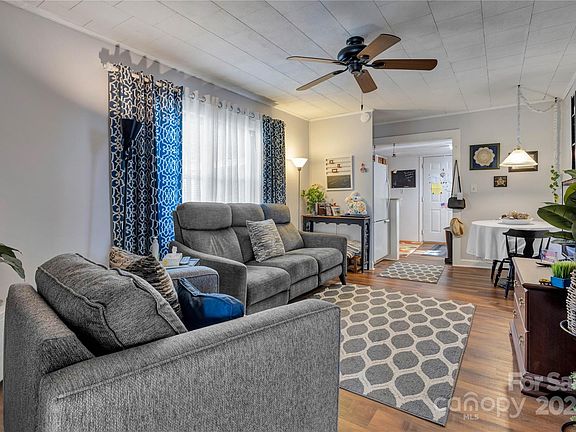 4th image of 210 W Lee Ave