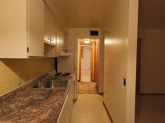 3rd image of 1981 Summit St