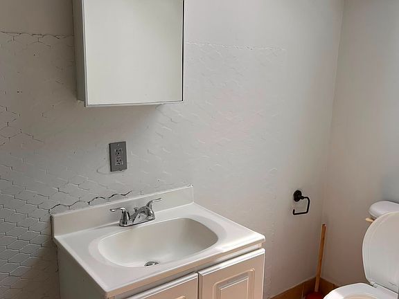 3rd image of 31 Orchard St #2