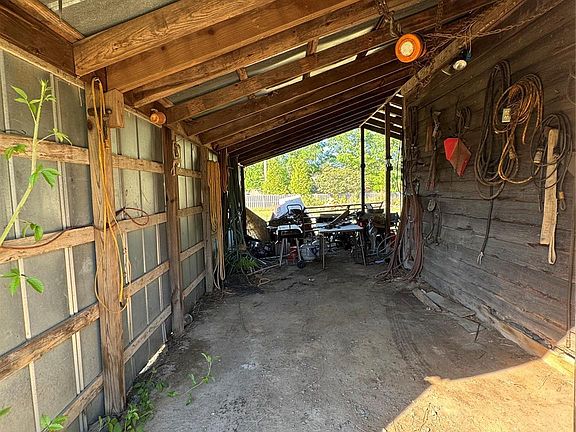 4th image of 3227 Pleasant Plains Rd