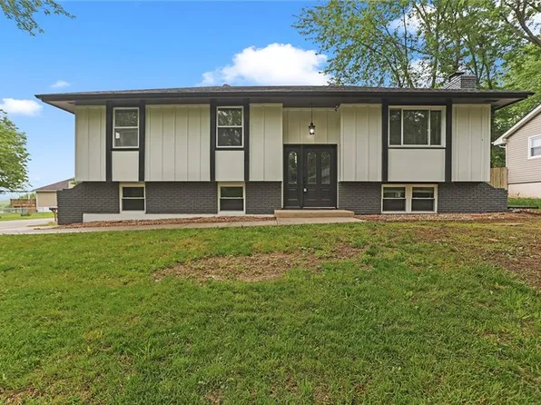 1515 SE Manor Pl, Blue Springs, MO 64014