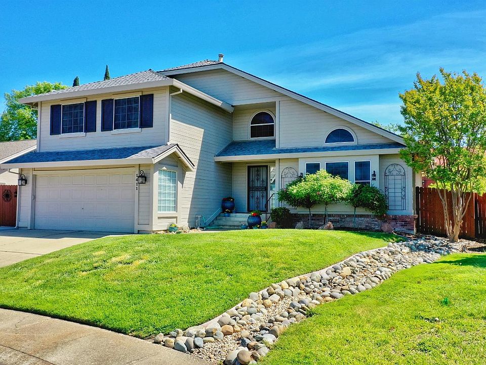 2nd image of 1411 Everett Way