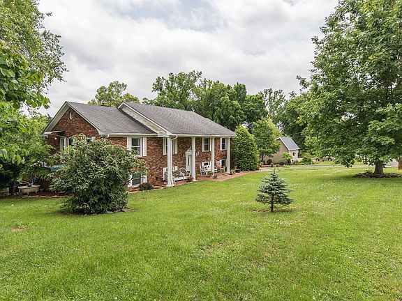 3rd image of 102 Forest Hill Dr